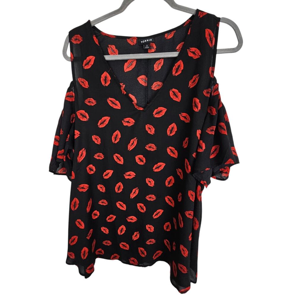 Torrid Top V Neck Blouse Womens 2X Black Red Lip Print Cold Shoulder Blouse